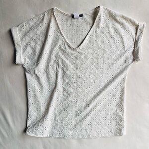 Classic White V-Neck Eyelet Short Sleeve Tee